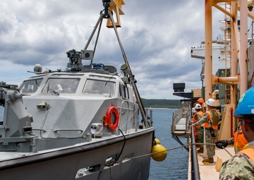 NCHB 1 conducts LOLO operations, demonstrates new capabilities