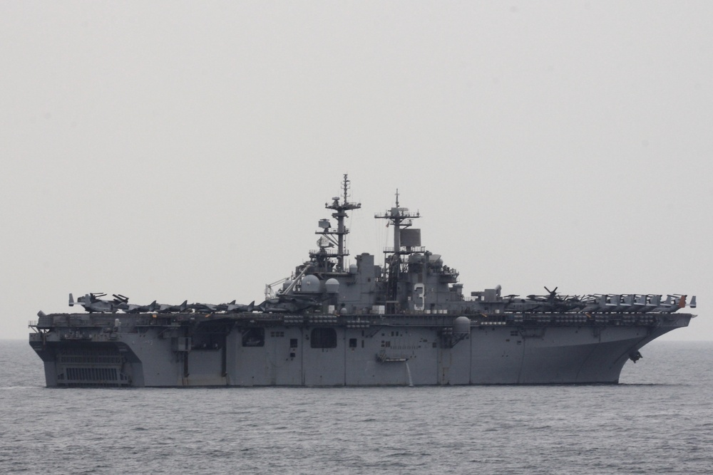 USS Kearsarge (LHD 3) transits the Strait of Hormuz