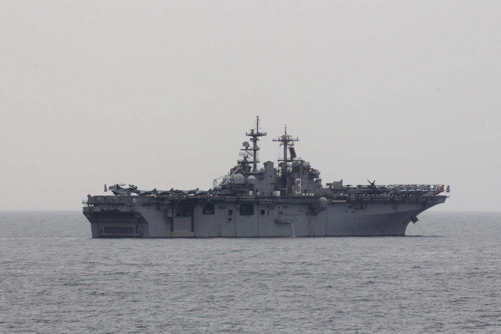 USS Kearsarge (LHD 3) transits the Strait of Hormuz
