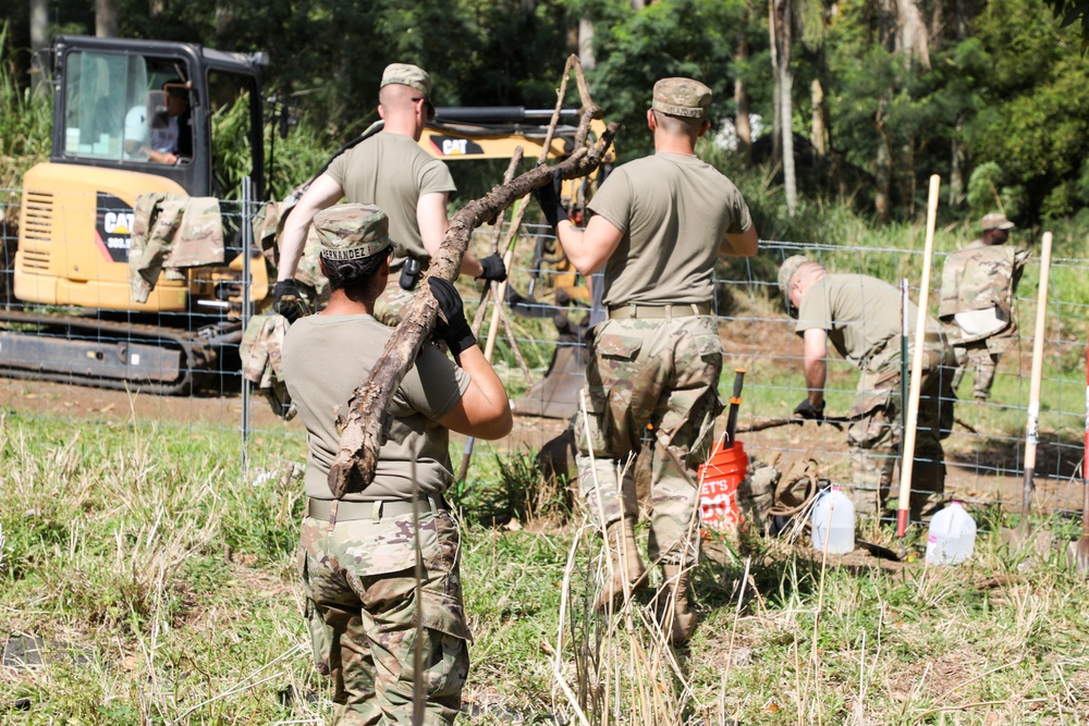 25th ID Soldiers farm with Kahua Pa'a Mua
