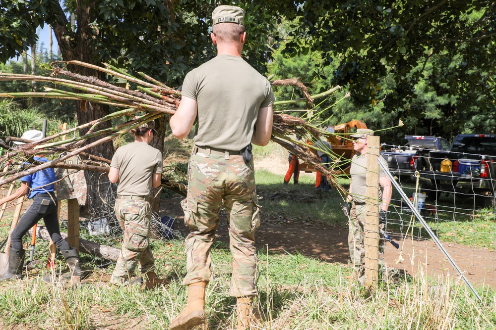 25th ID Soldiers farm with Kahua Pa'a Mua
