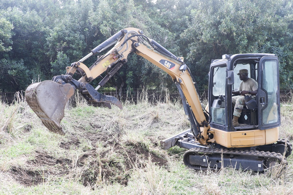 25th ID Soldiers farm with Kahua Pa'a Mua