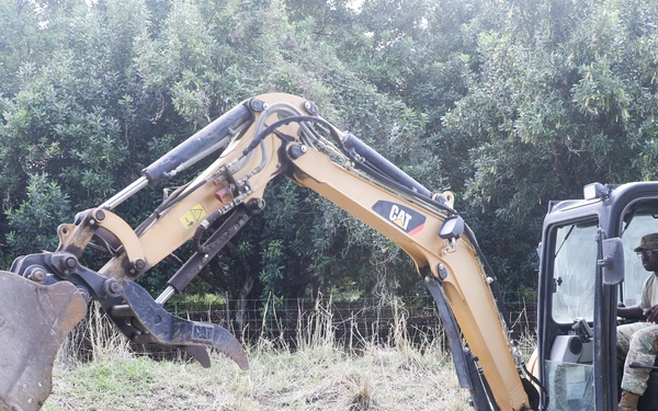 25th ID Soldiers farm with Kahua Pa'a Mua