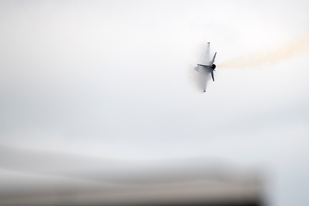 VDT performs for Team Shaw