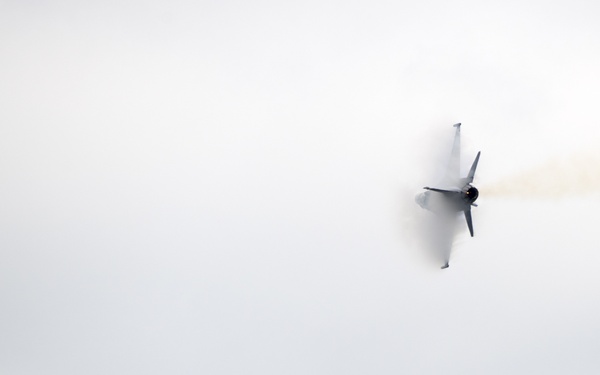 VDT performs for Team Shaw