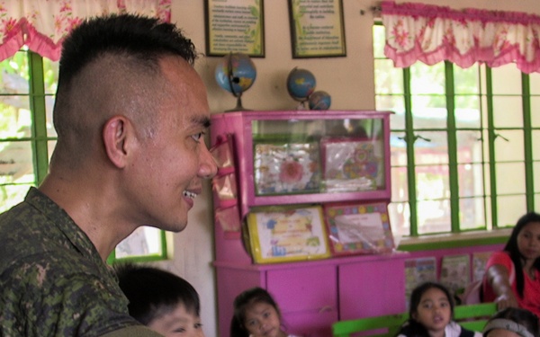 Philippine Army, U.S. Marines hold community relations event for children of Don Eulogio Luistro Elementary School