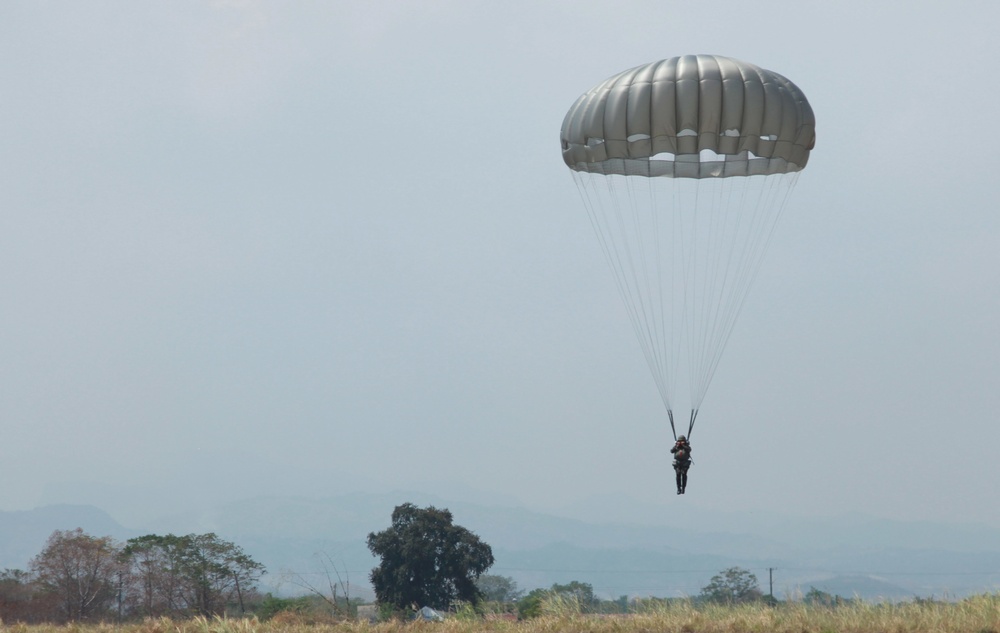 Balikatan 2019: U.S. Special Forces, Armed Forces of the Philippines conduct airborne operation