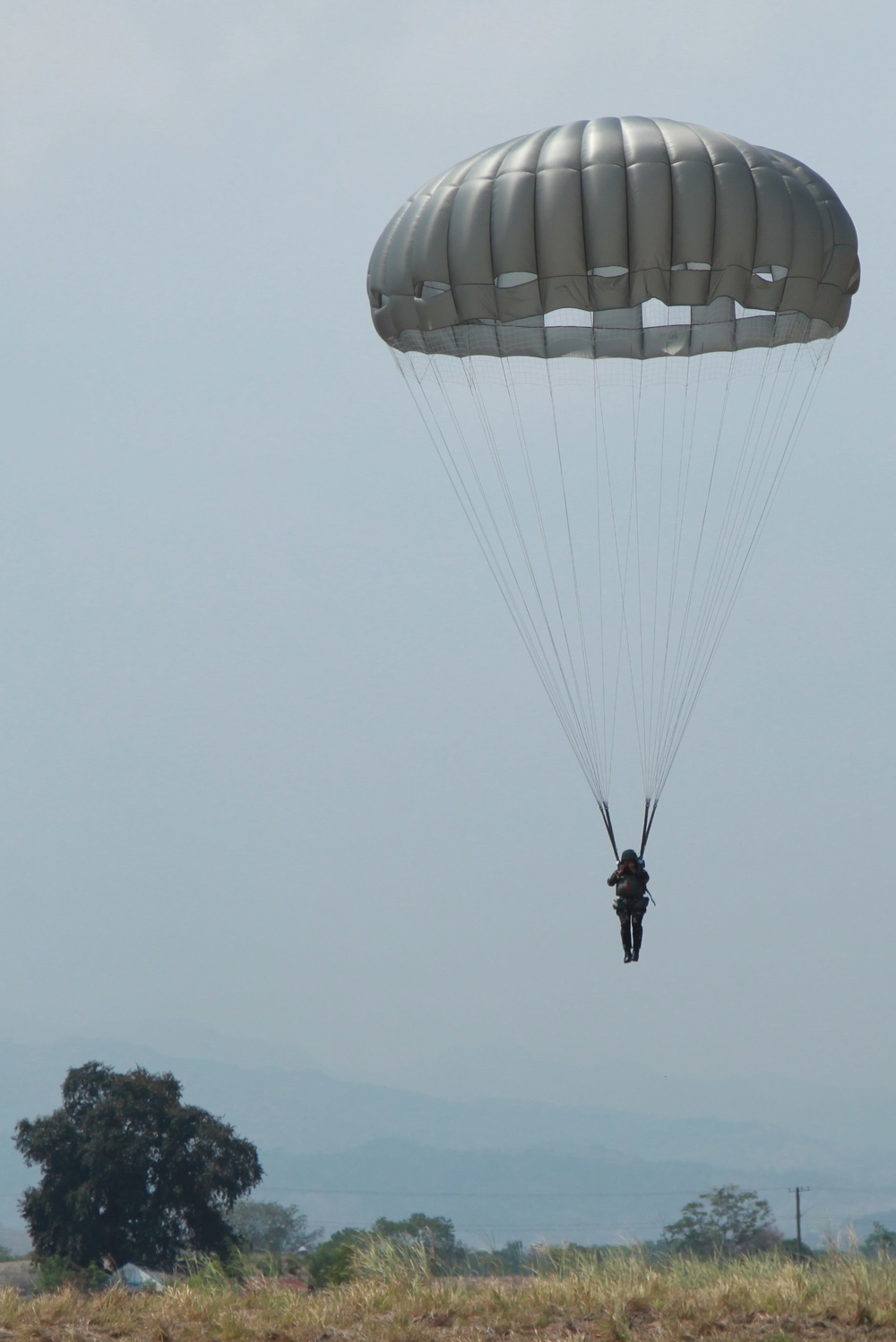 U.S. Special Forces, Armed Forces of the Philippines conduct airborne operation
