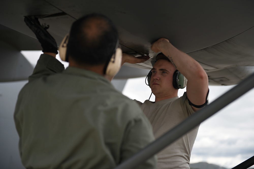 DVIDS - Images - 62 AMXS repairs engine at March ARB [Image 7 of 8]