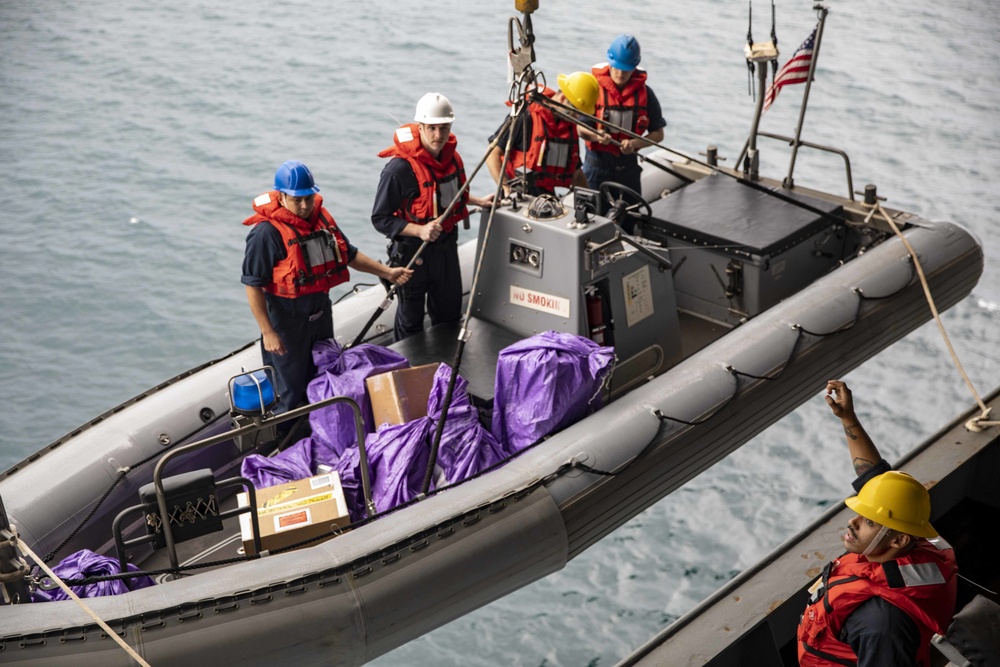 DVIDS Images Small Boat Operations [Image 4 of 5]