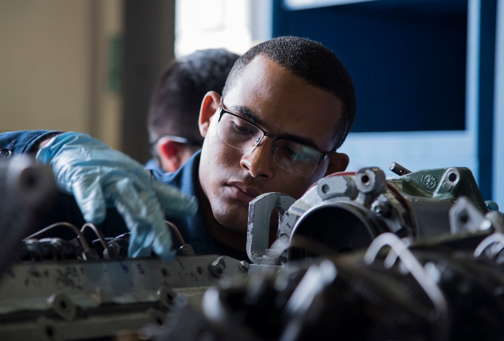 International Students Learn Diesel Engine