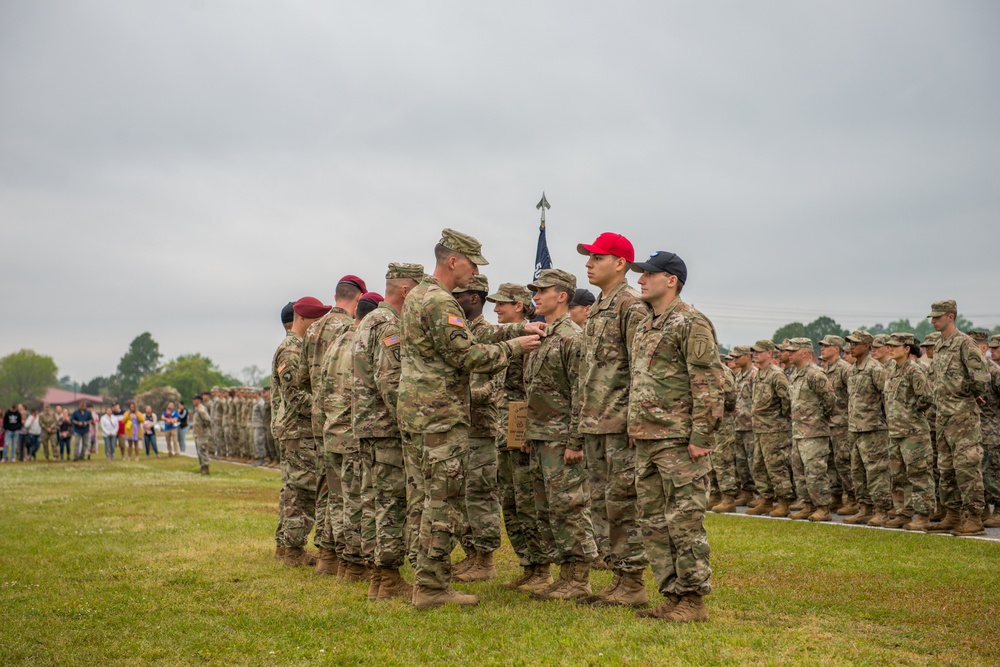 DVIDS Images Airborne Graduation and Wreath Laying [Image 5 of 7]