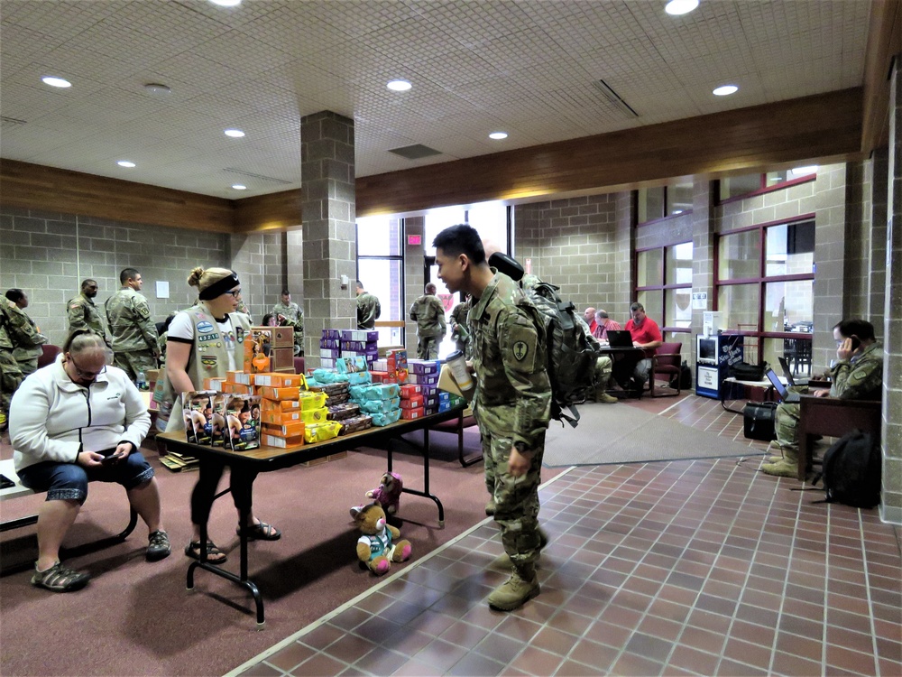 Minnesota Girl Scouts deliver cookies to troops at Fort McCoy