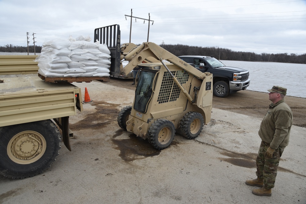 N.D. Army Guard continues flood fight with QRF sandbag deliveries in Cass County