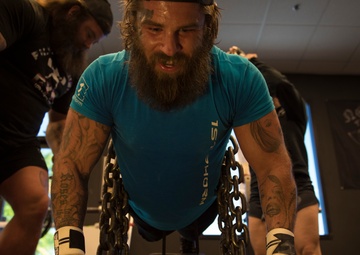 'Amputee Extraordinaire' remains fit to fight