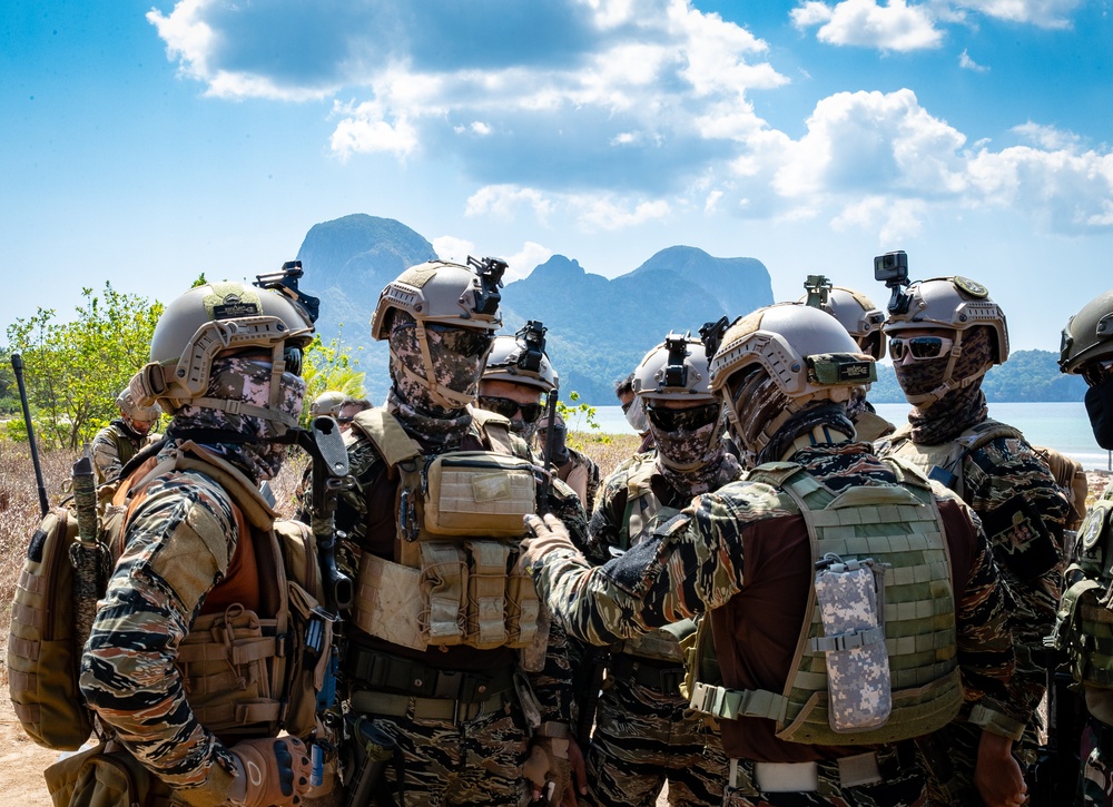 Multi-National Special Operation Forces Work Shoulder to Shoulder in Joint Training Exchange