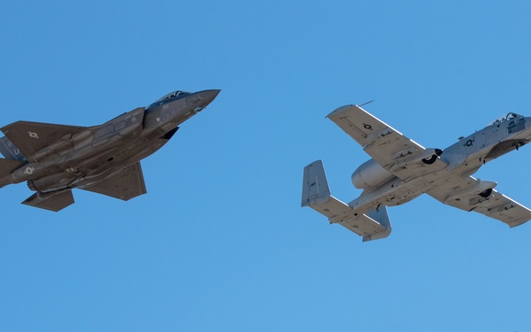 F-22 Demo Team: Thunder &amp; Lightning Over Arizona