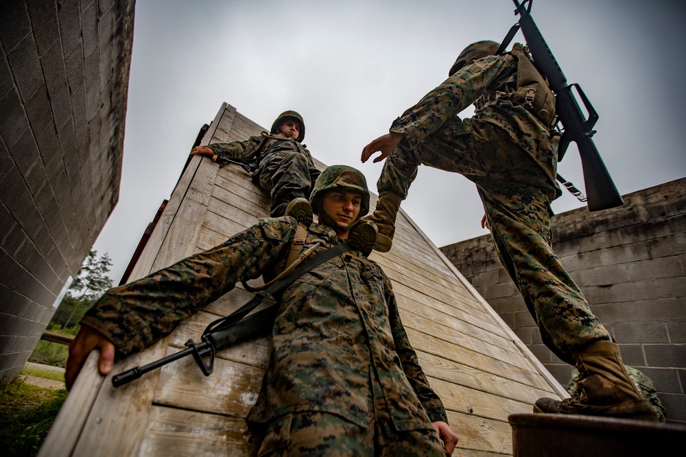 MARFORRES Marines help train NROTC Midshipmen