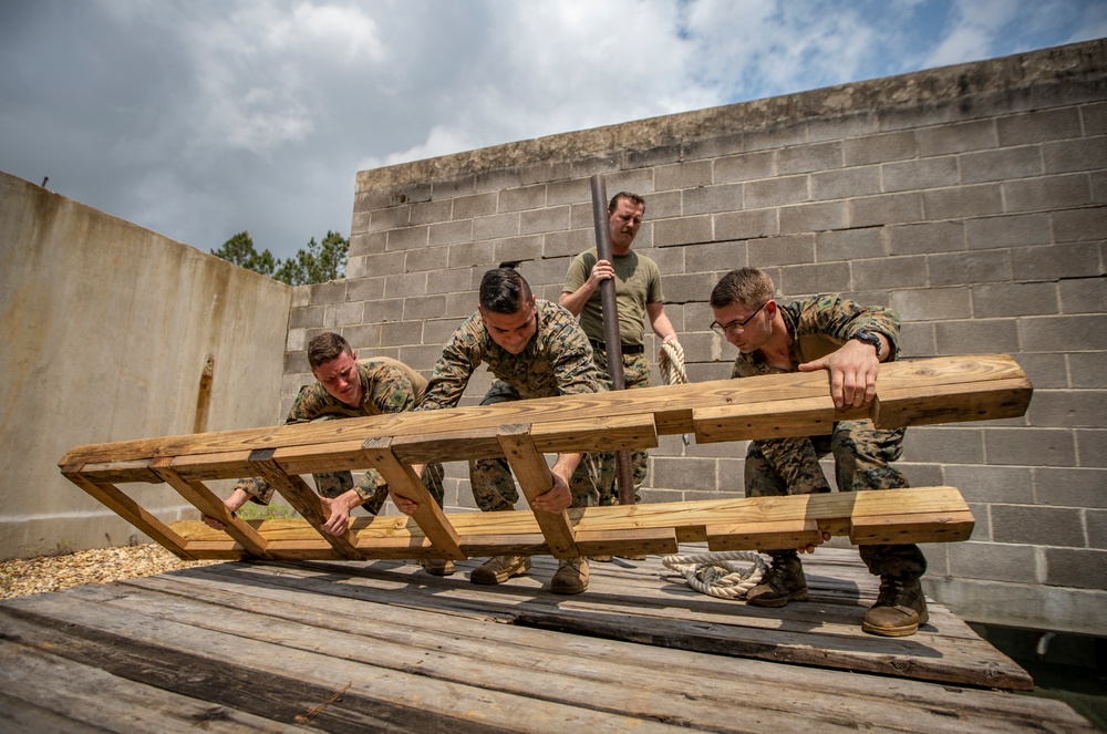 MARFORRES Marines help train NROTC Midshipmen