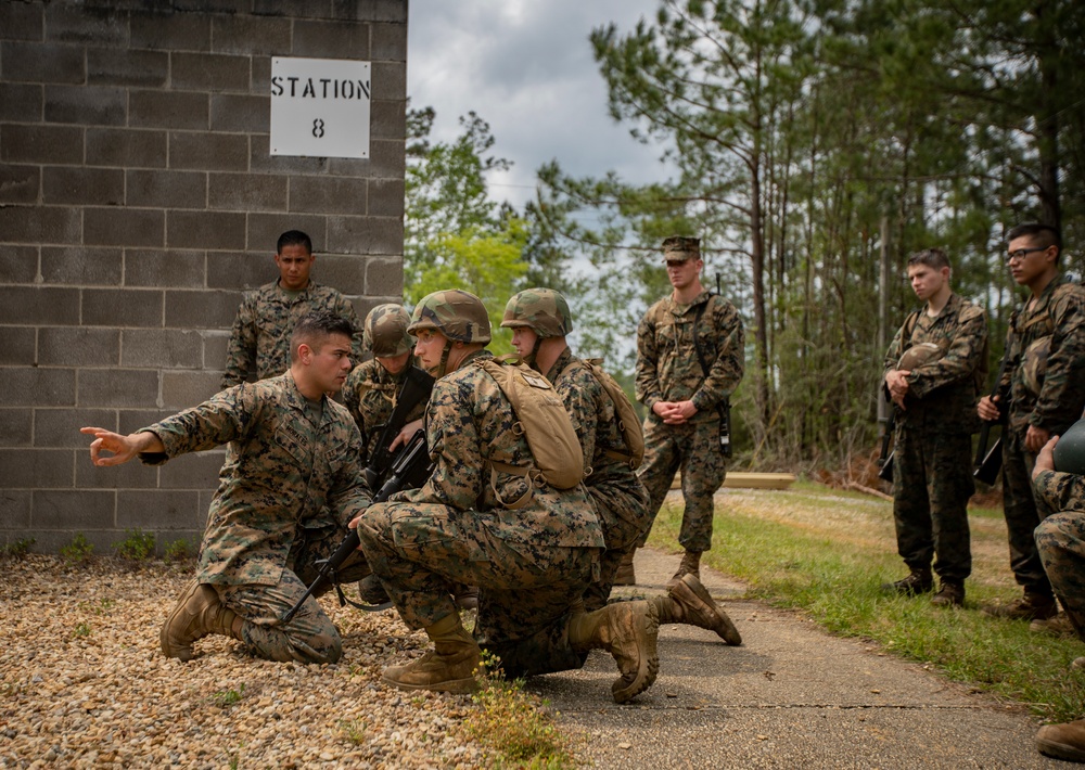 MARFORRES Marines help train NROTC Midshipmen