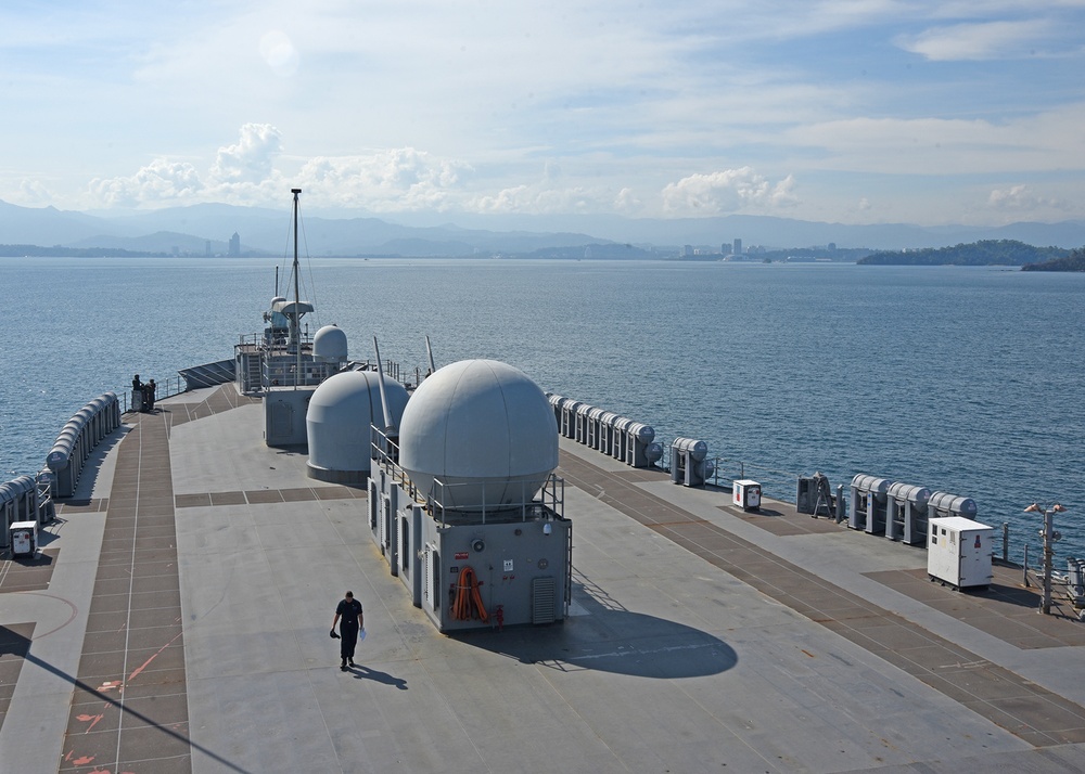 USS Blue Ridge and 7th Fleet Staff Arrive in Kota Kinabalu, Malaysia