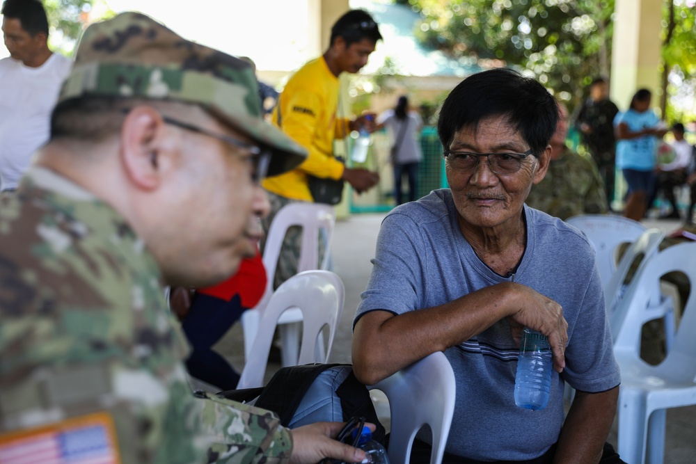 Balikatan 2019: Service members share health information