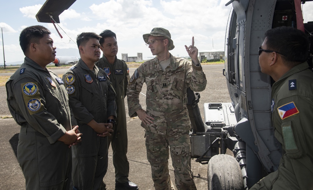 Balikatan 2019: U.S. and Philippine Air Force exchange helicopter knowledge