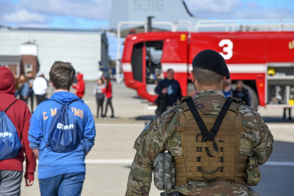 105th Airmen teach kids about Air Guard