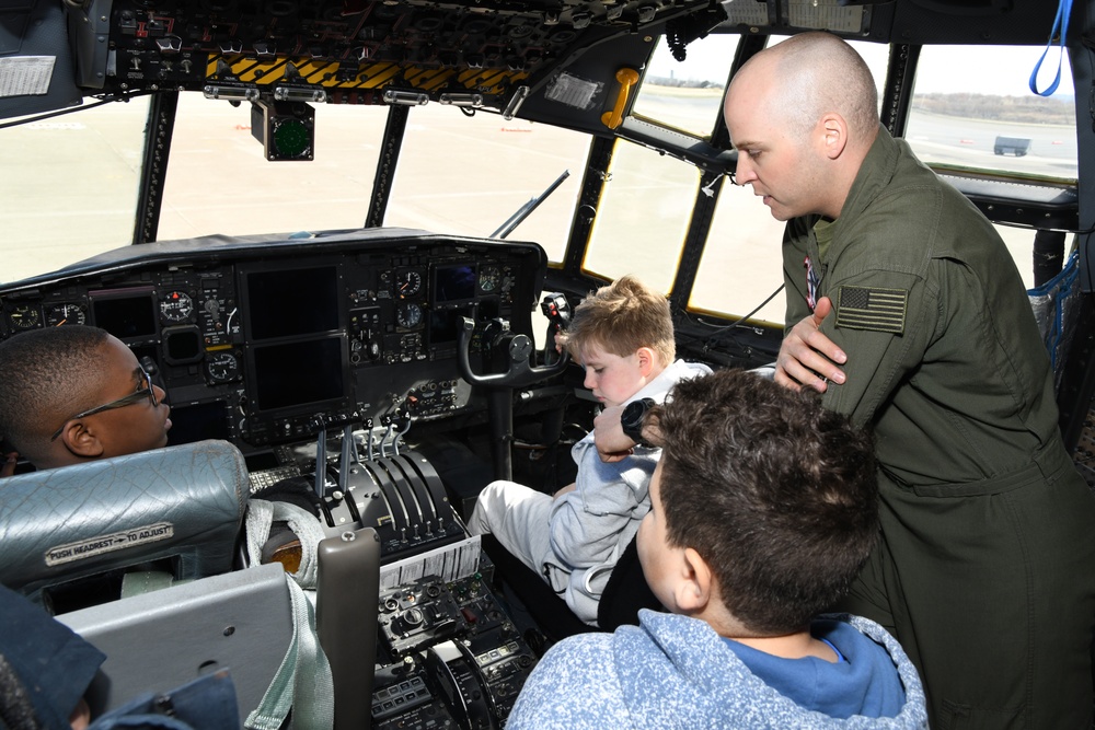 105th Airmen teach kids about Air Guard