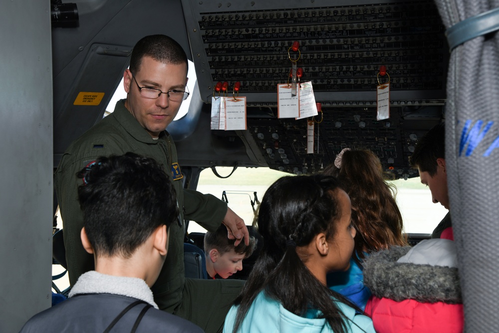 105th Airmen teach kids about Air Guard