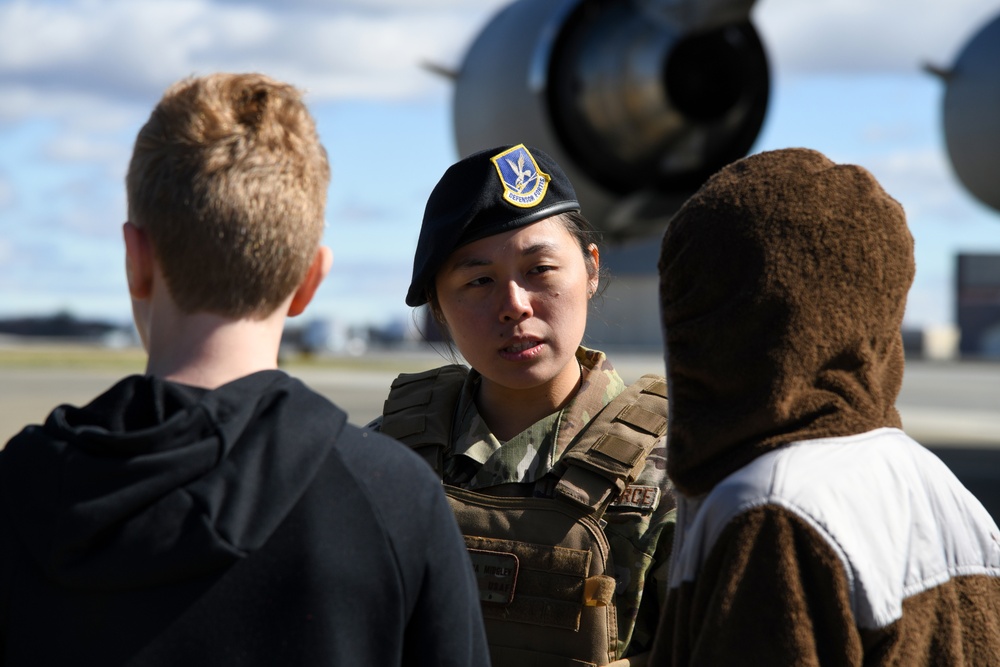 105th Airmen teach kids about Air Guard