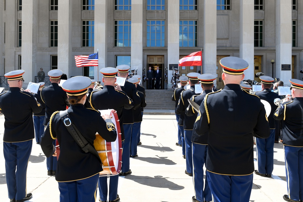 Armed Forces Full Honor Cordon in honor of MOD Austria