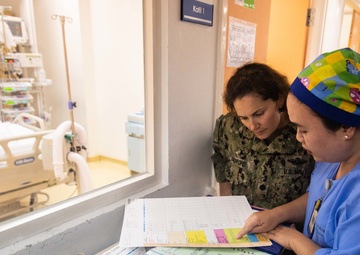 Pacific Partnership 2019 Personnel discuss medical procedures with Malaysian Doctors