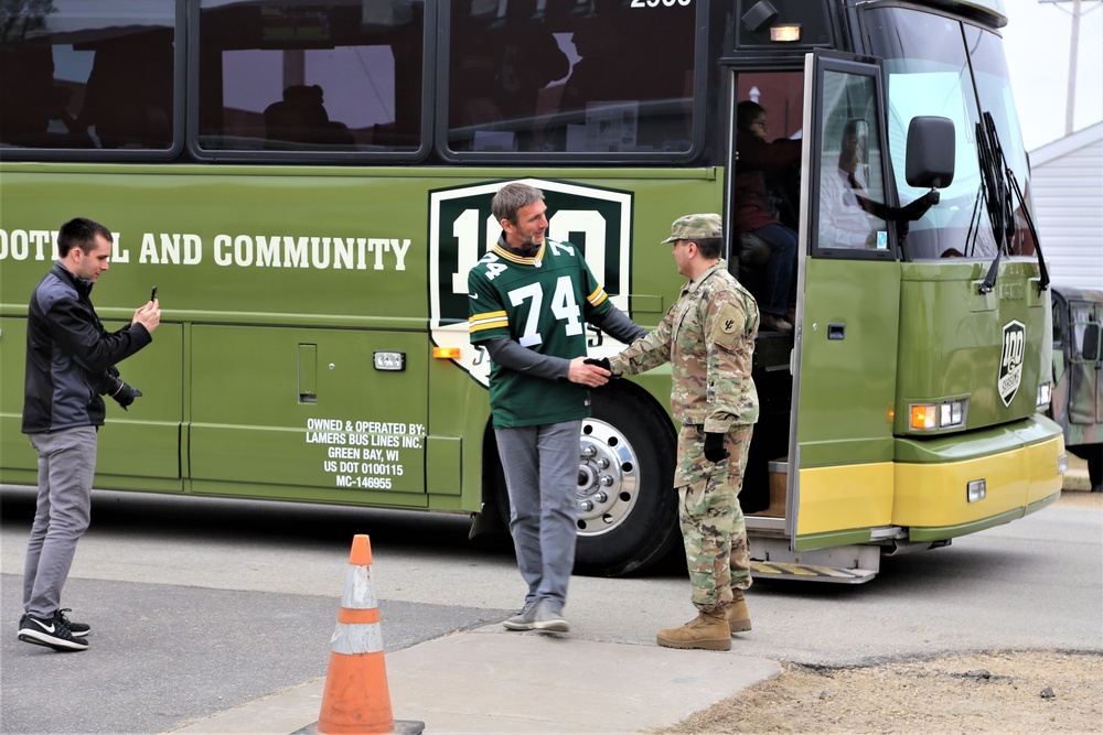 Green Bay Packers 2019 Tailgate Tour visits with Soldiers at Fort McCoy