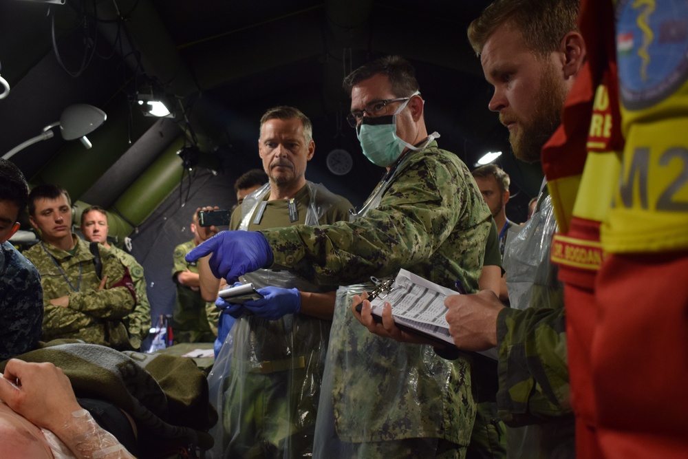 Field emergency room drill at Vigorous Warrior 19 affirms interoperability, relationships between Swedish and U.S. Navy counterparts