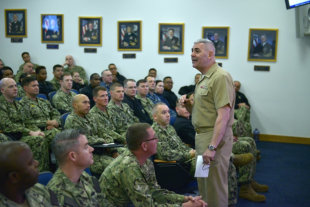 Deputy Chief of Chaplains addresses students at Navy Senior Enlisted Academy