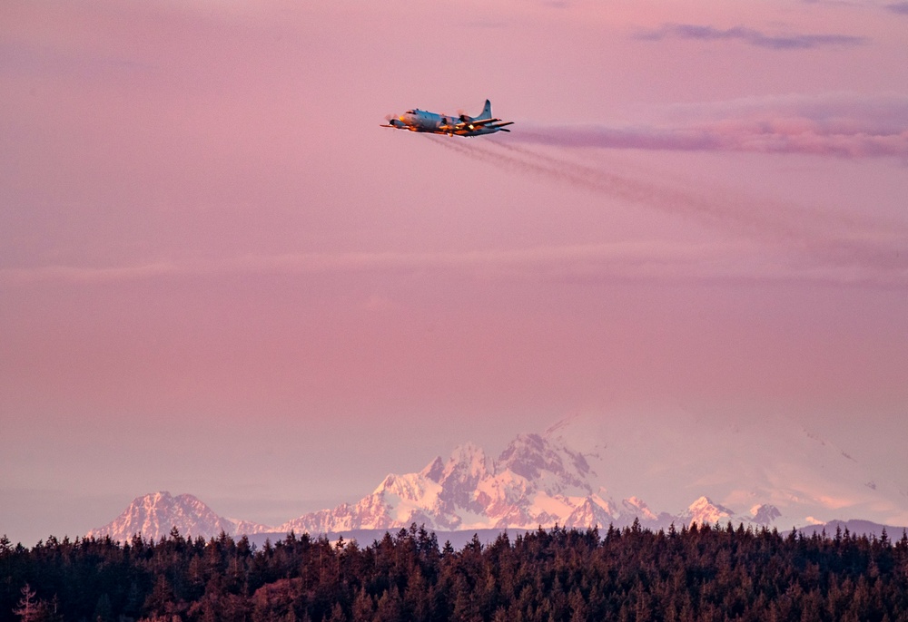 P3C Orion flies at dusk