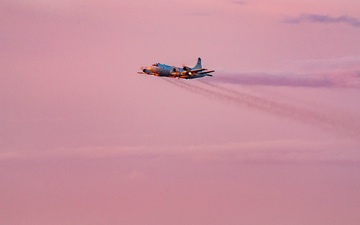 P3C Orion flies at dusk