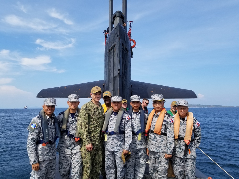 RTN tours US Submarine Louisville