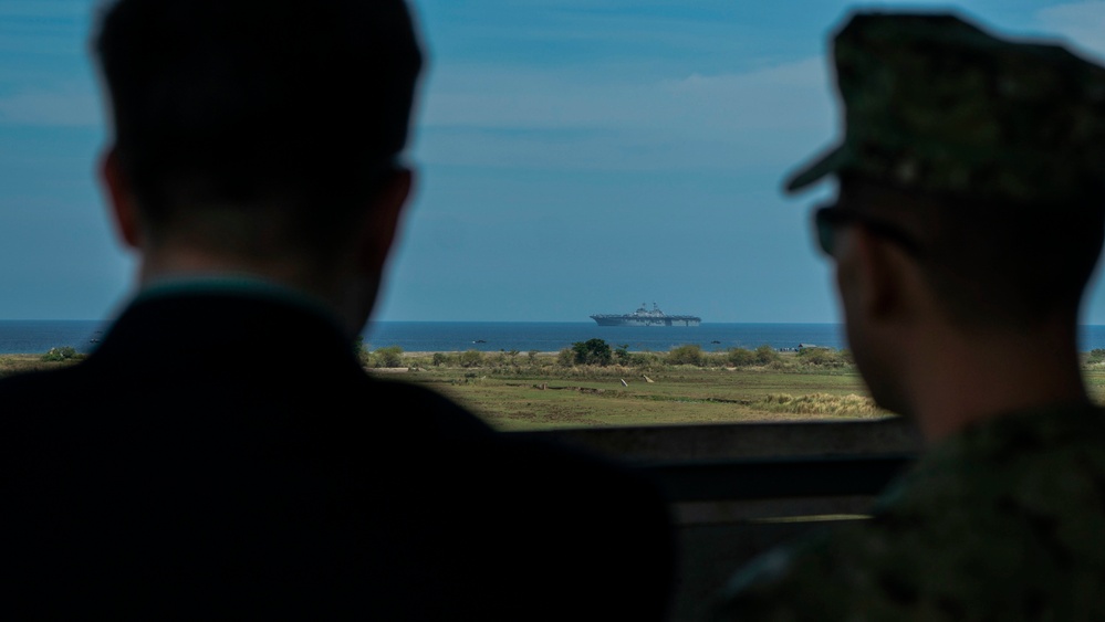 (E) Balikatan 2019: Distinguished visitors view amphibious assault training