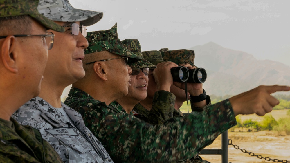 Balikatan 2019: Distinguished visitors view amphibious assault training