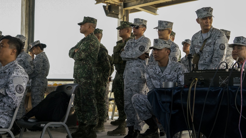 Balikatan 2019: Distinguished visitors view amphibious assault training