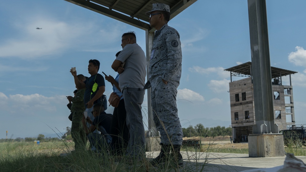 Balikatan 2019: Distinguished visitors view amphibious assault training