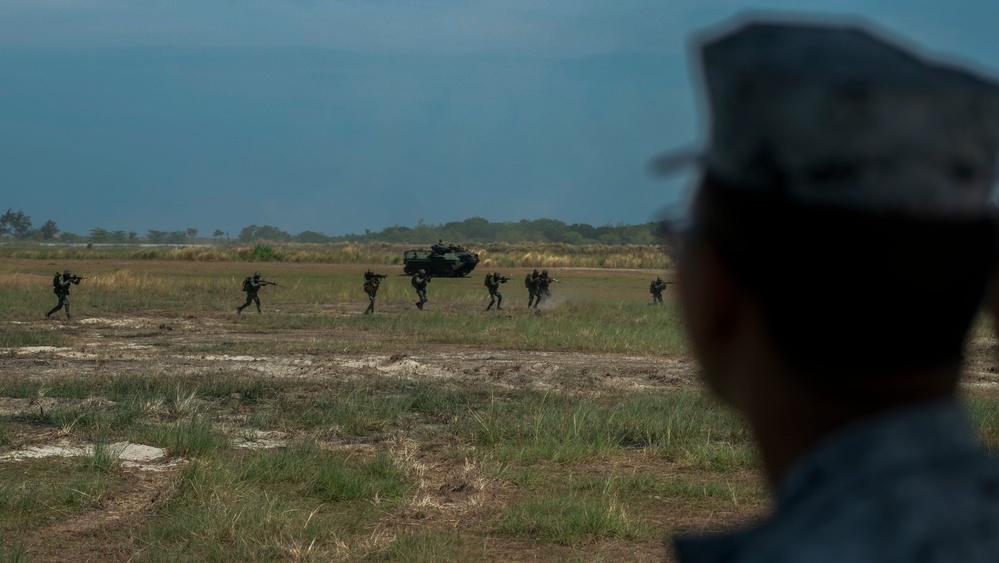 Balikatan 2019: Distinguished visitors view amphibious assault training