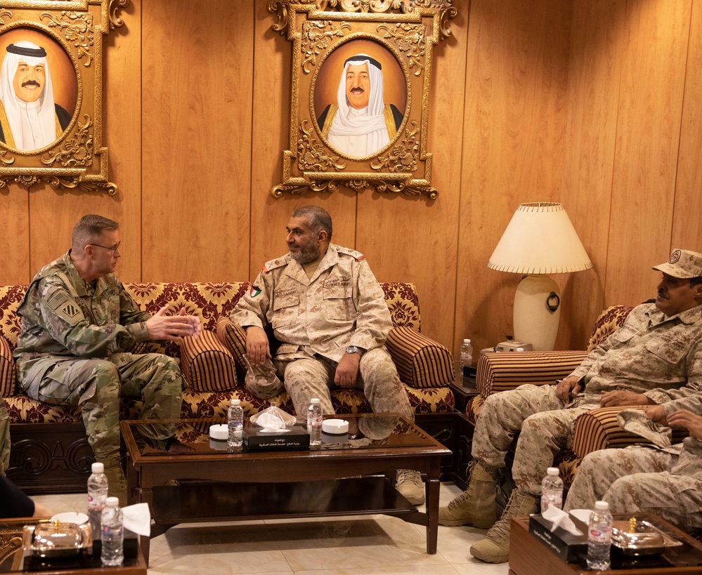ARCENT CG Meets With Kuwaiti Military Counterparts