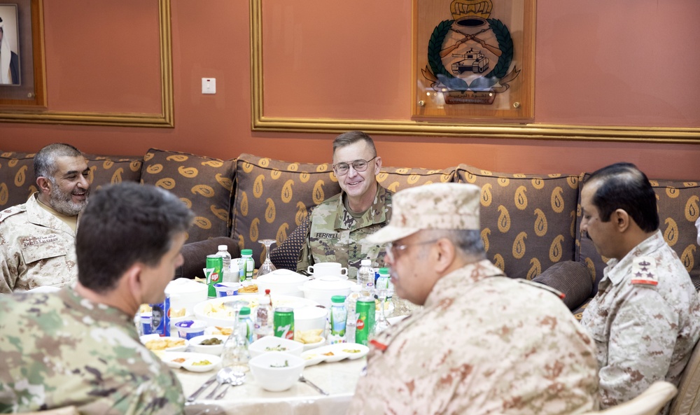 ARCENT CG Meets With Kuwaiti Military Counterparts