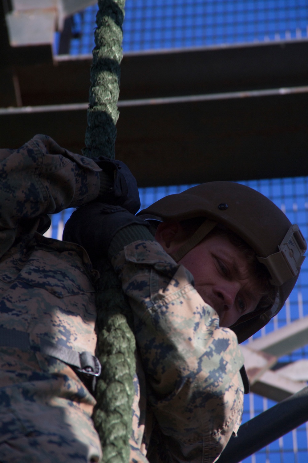 Charlie Company conducts fast-rope training