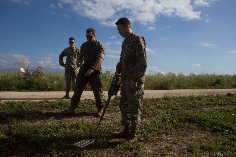 Special Purpose Marine-Air-Ground Task Force Crisis Response-Africa conducts counter IED Training