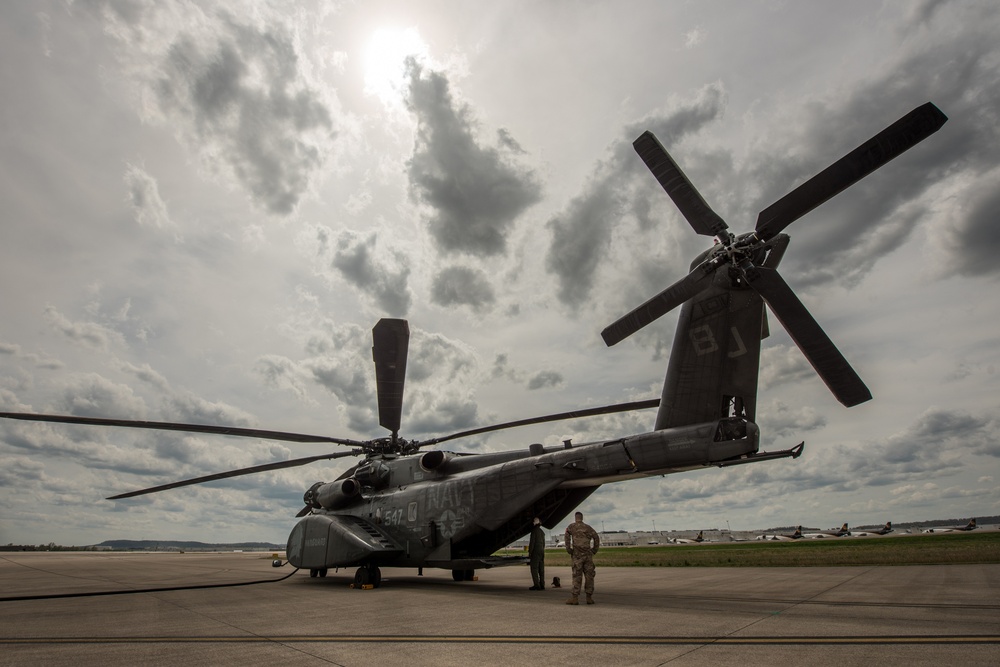 Aircraft arrive for Thunder air show