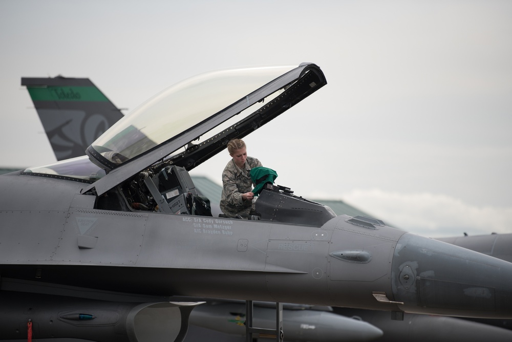 Kentucky Air National Guard plays host to military aircraft for Thunder Over Louisville